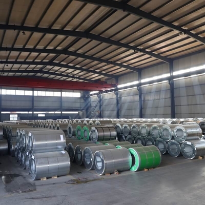 AZ150 Aluzinc لفائف الصلب المجلفن 600-1250mm لفائف الصلب Zincalume