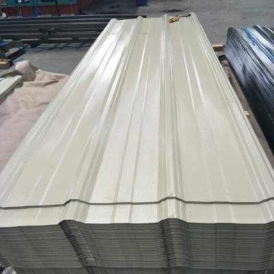 30-275g / M2 لوح تسقيف مطلي بالألوان 600-1100 مم سقف معدني أبيض مموج