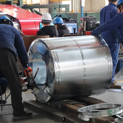 ISO9001 لفائف الصلب المجلفن Z30 - لفائف الصلب بالغمس الساخن 150g / M2